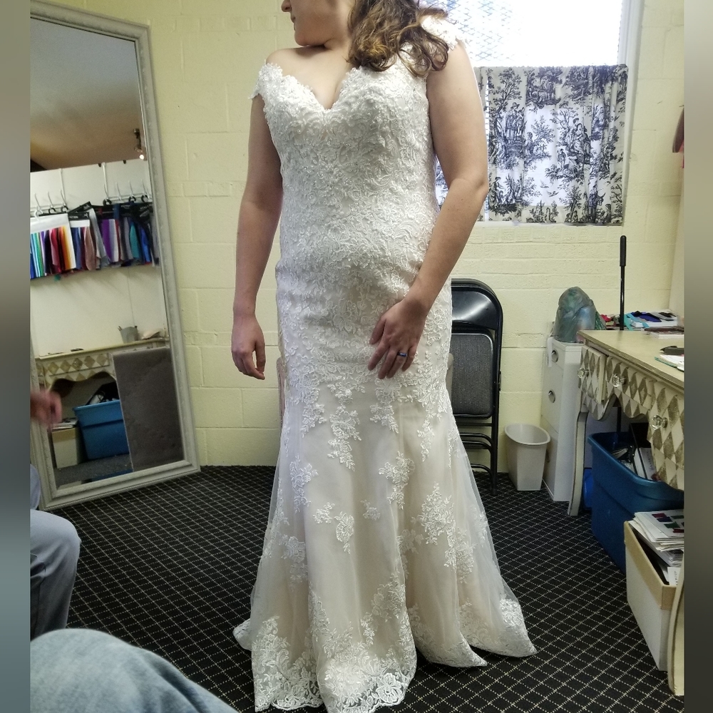 Stella york full lace fit and flare wedding dress